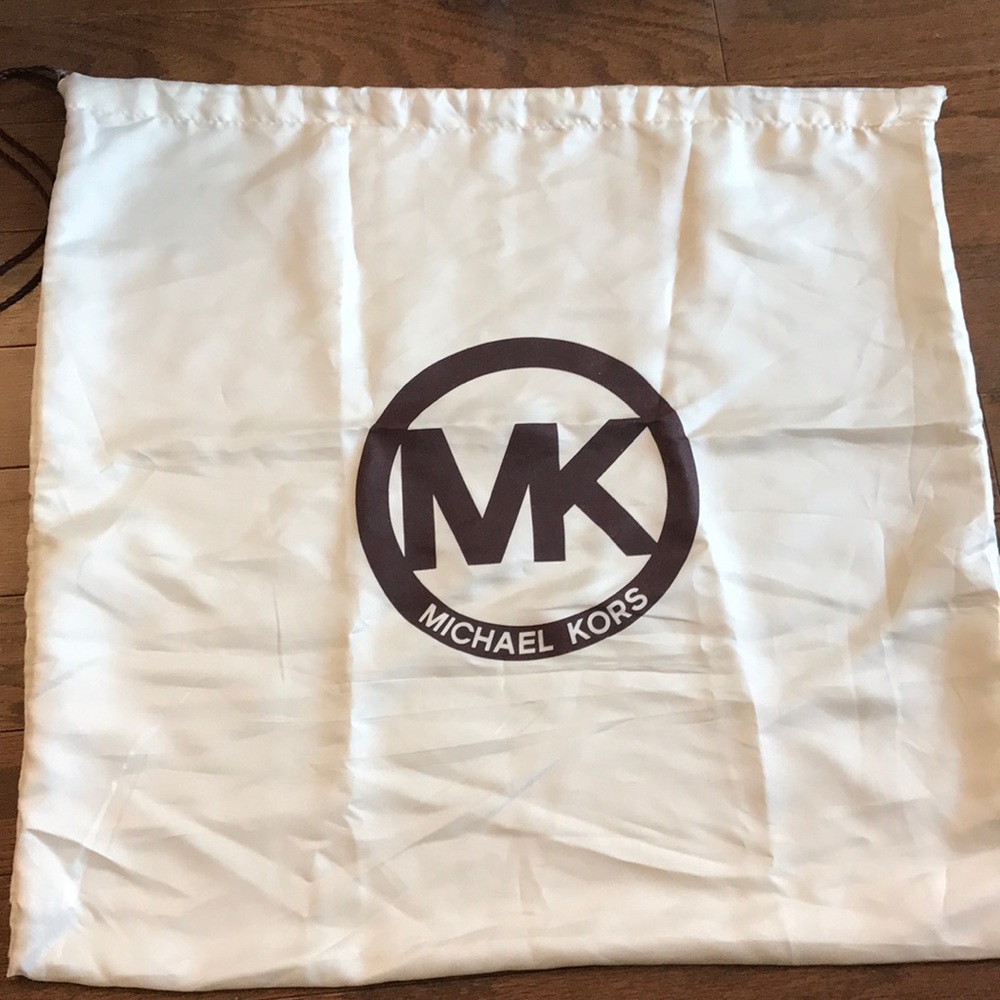 MK DUST BAG 21”x22”